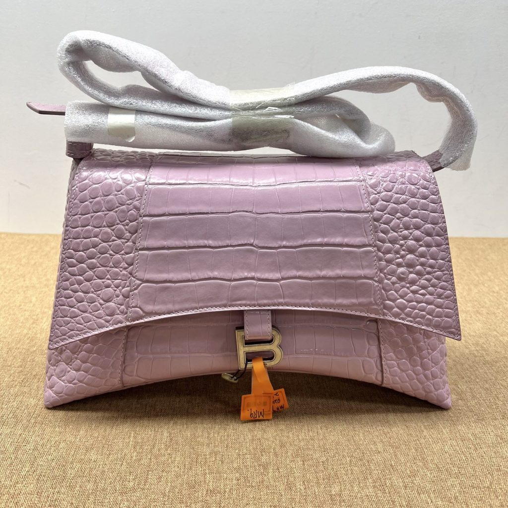 Blush Croc-Embossed Calfskin · 2023 · Impeccable
