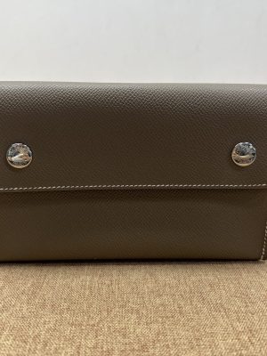 99% New HERMES Snap, Etoupe, W Stamp