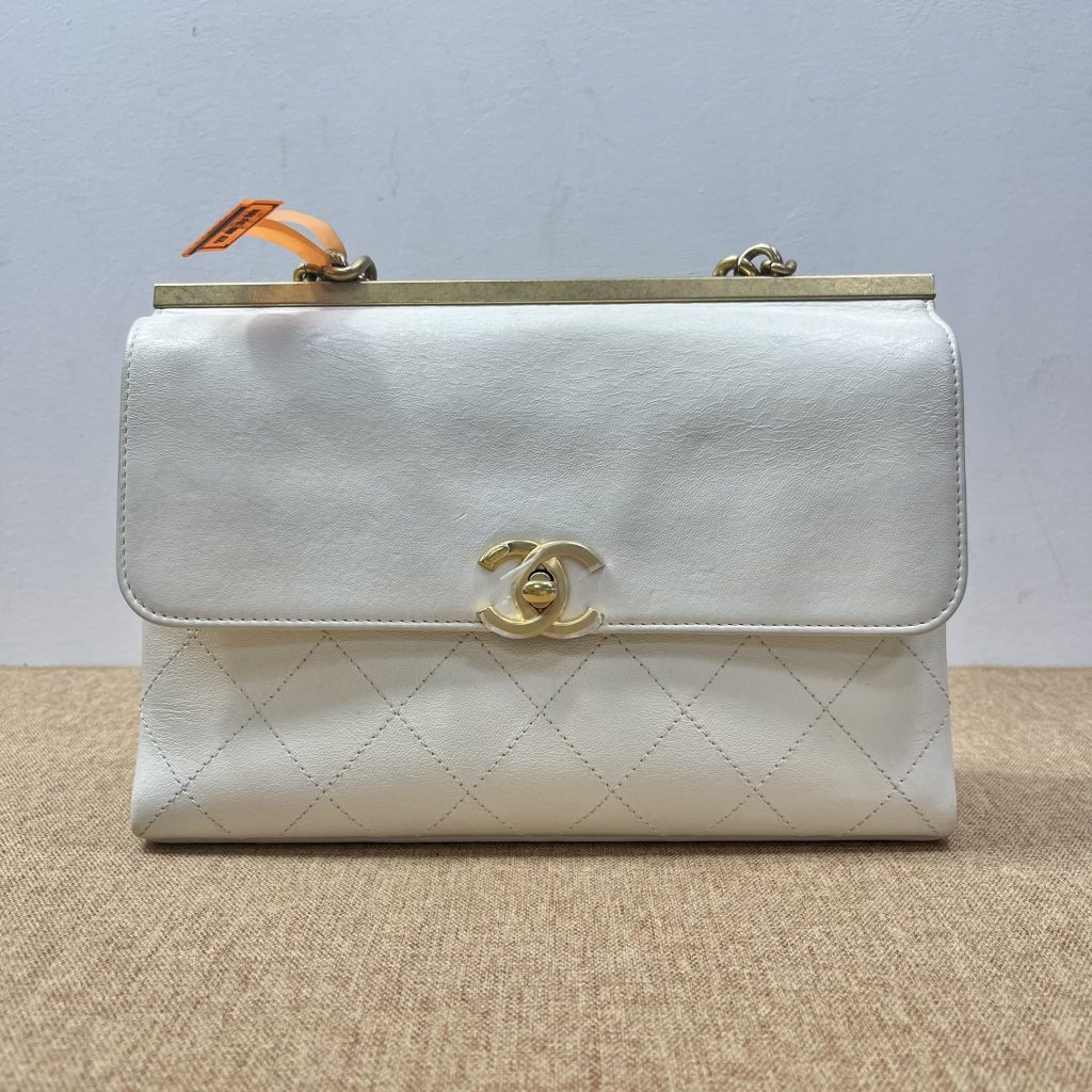 98% New Chanel Messenger Bag, Cream White, Gold Hardware