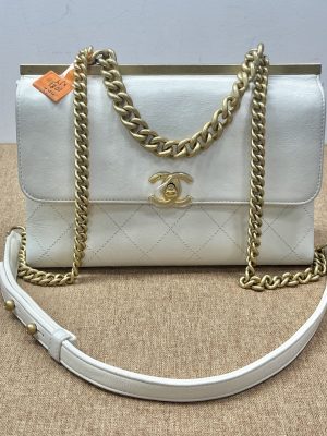 98% New Chanel Messenger Bag, Cream White, Gold Hardware