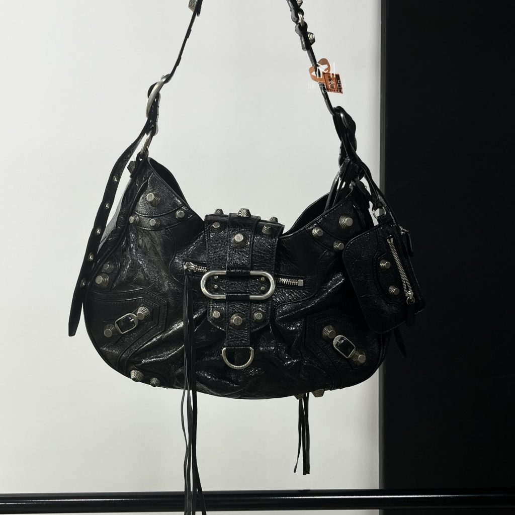 98% New Balenciaga Classic City Black Shoulder Bag